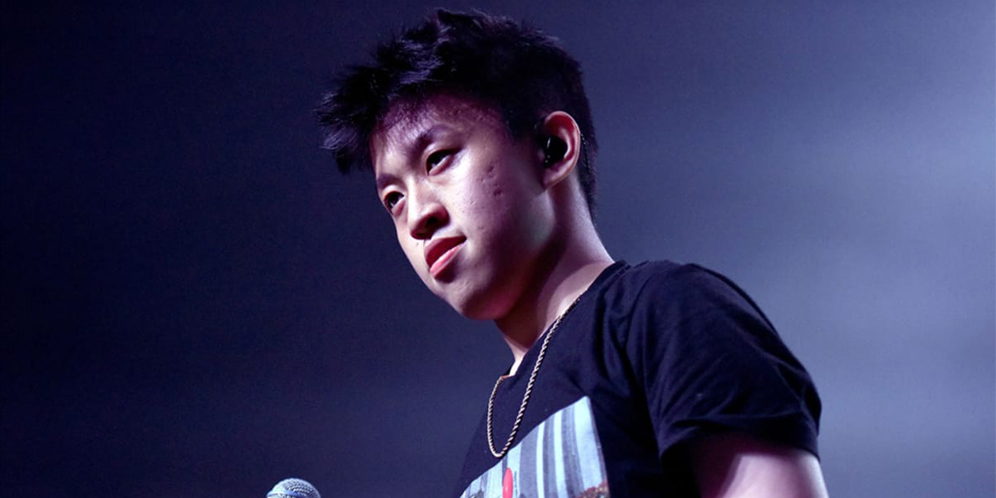 Cerita Rich Brian Bertemu Fans Teraneh